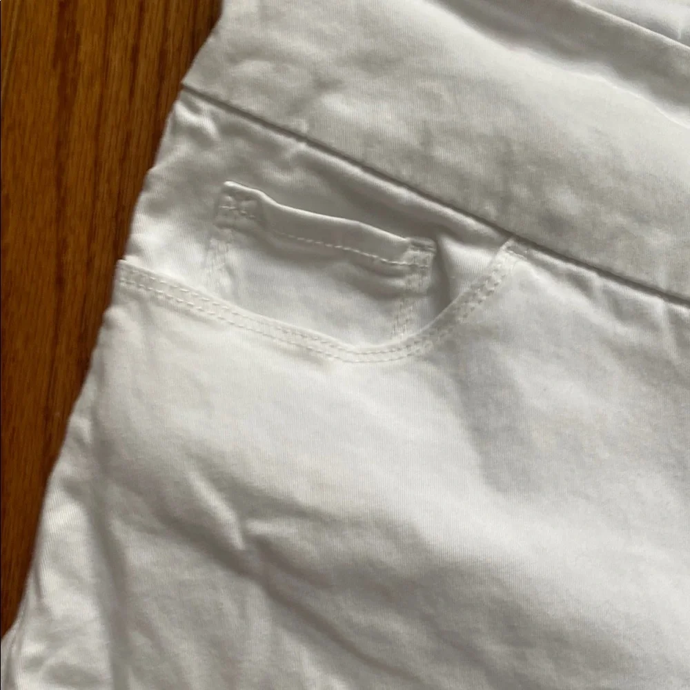 Bandolino White Bermuda Shorts Classic Denim Style - Picture 4 of 7